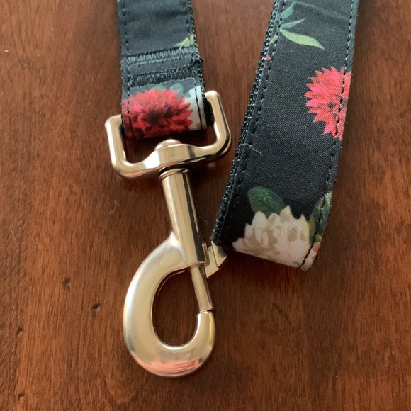 NWOT New Beautiful Flowered 49-1/2” Dog Leash - Picture 2 of 5